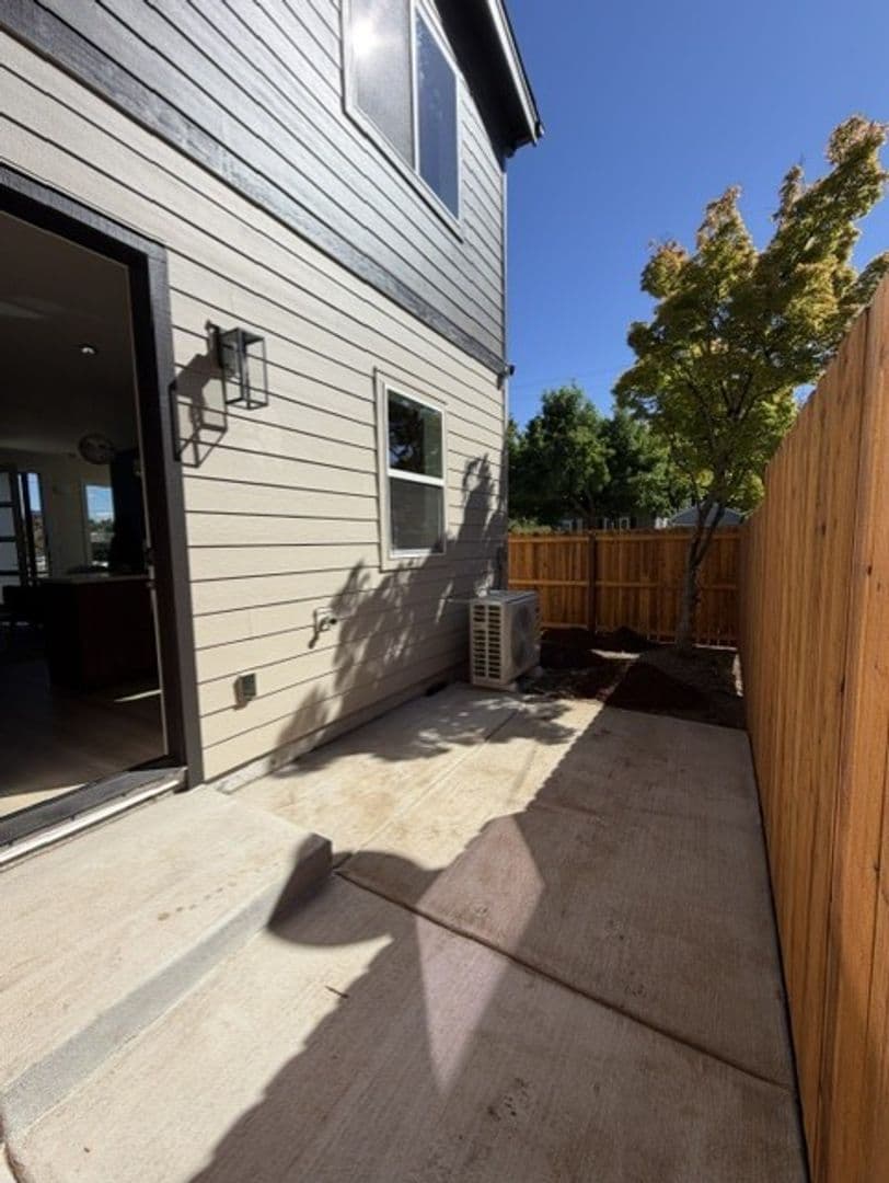 Portland Apartment: 4578-4590 SE Carlton Street