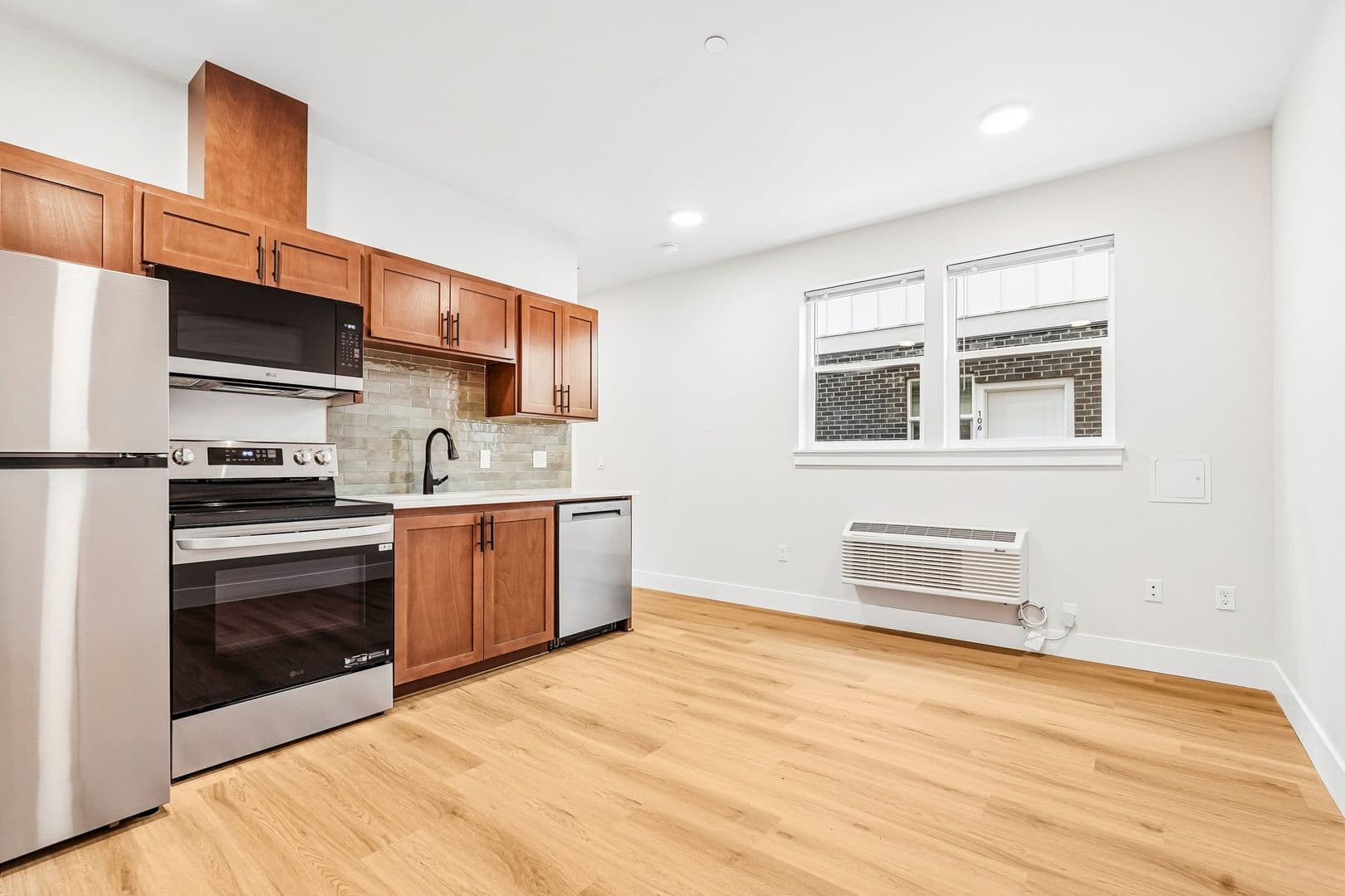 Portland Apartment: 4381 NE Prescott Street