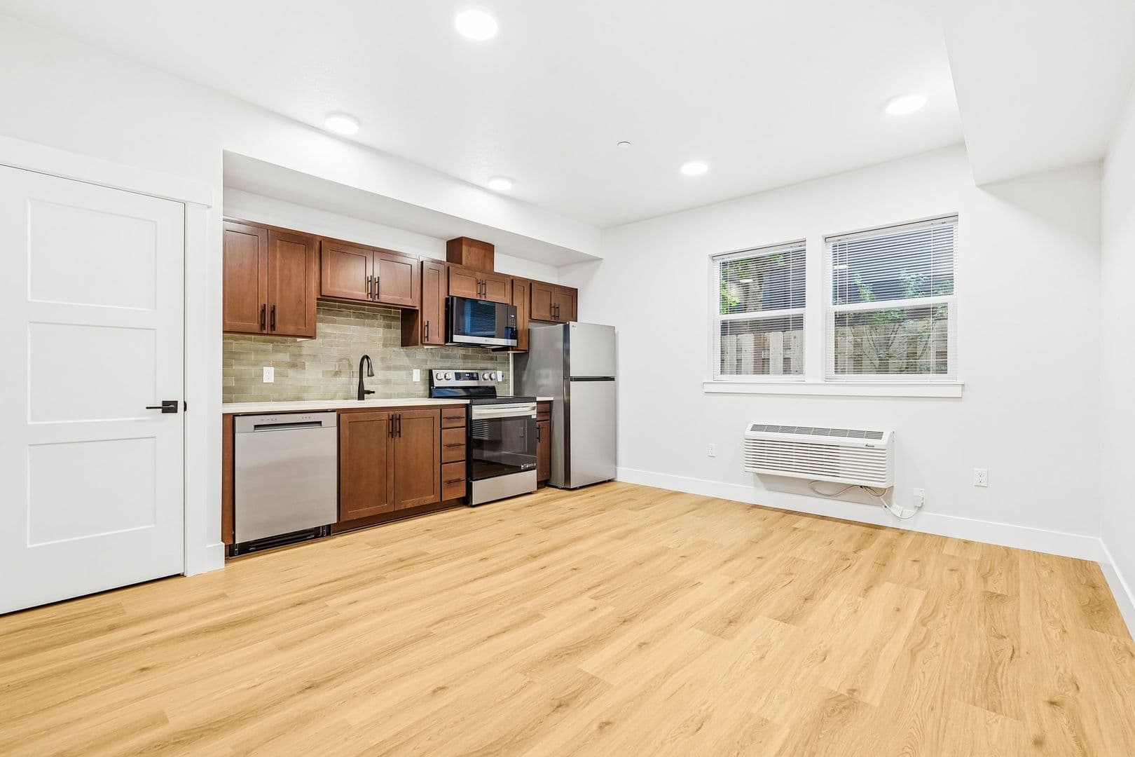 Portland Apartment: 4381 NE Prescott Street