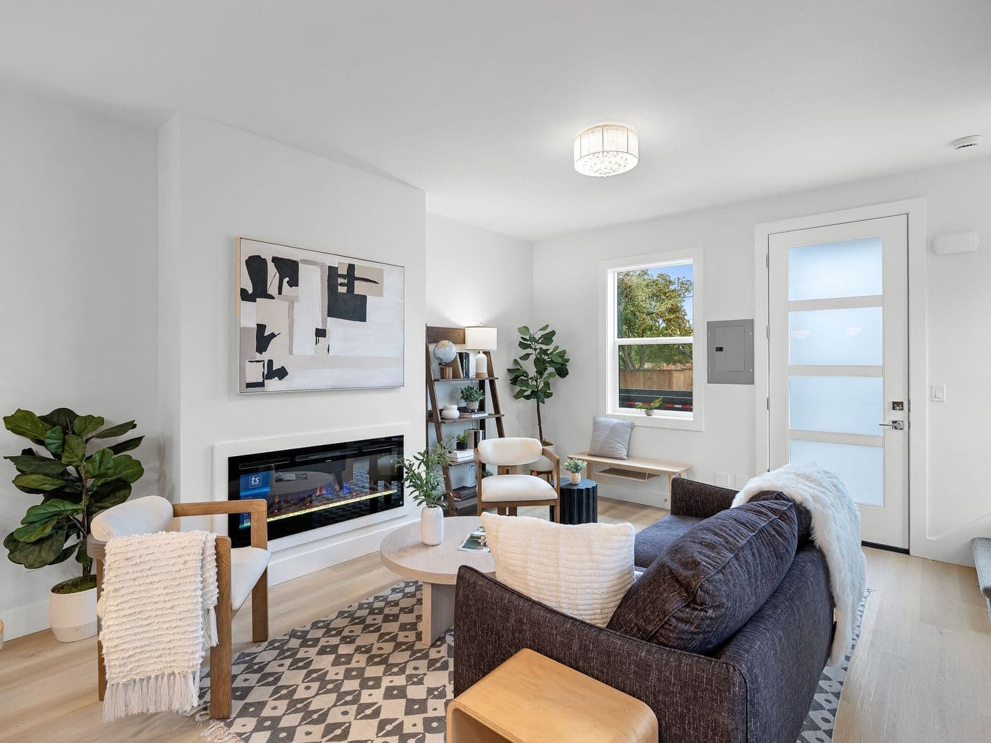 Portland Apartment: 4578-4590 SE Carlton Street