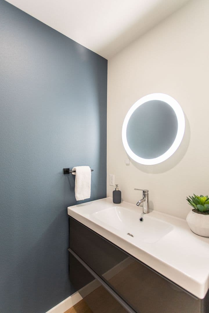 Portland Apartment: 5115 E Burnside Street