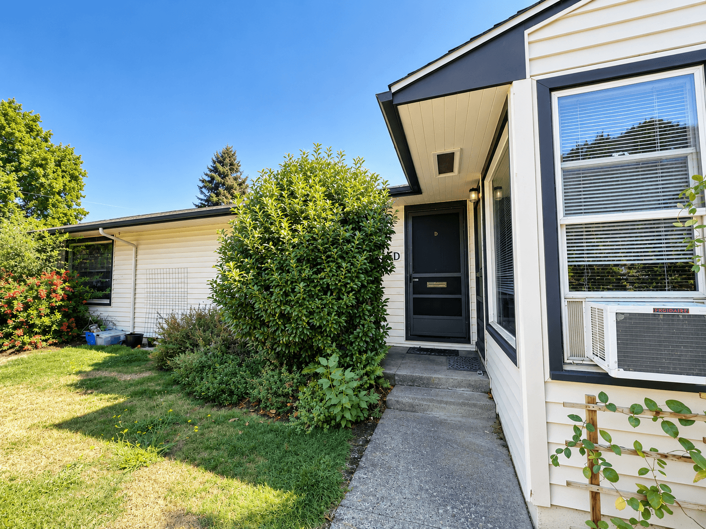 Portland Apartment: 5104-5132 SE Clinton Street