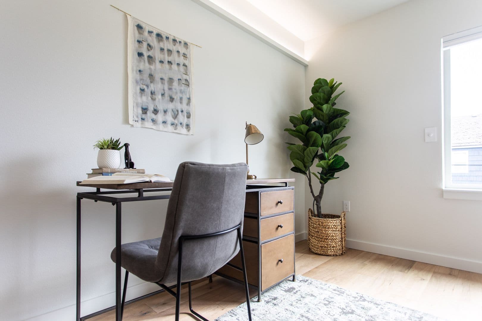 Portland Apartment: 5115 E Burnside Street