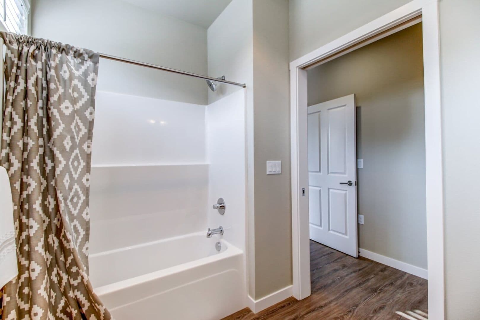 Hillsboro Apartment: 399 NE 79th Ave