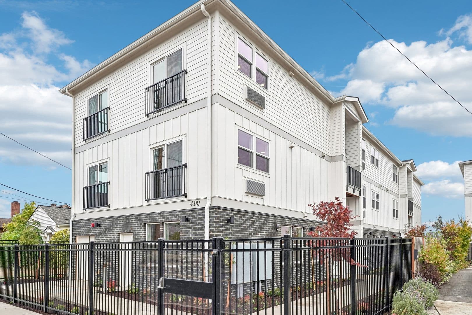 Portland Apartment: 4381 NE Prescott Street