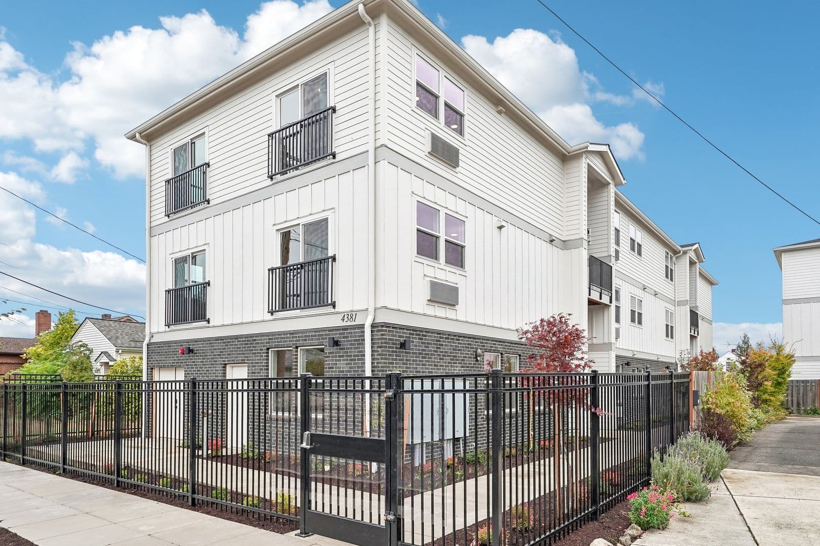 Portland Apartment: 4381 NE Prescott Street