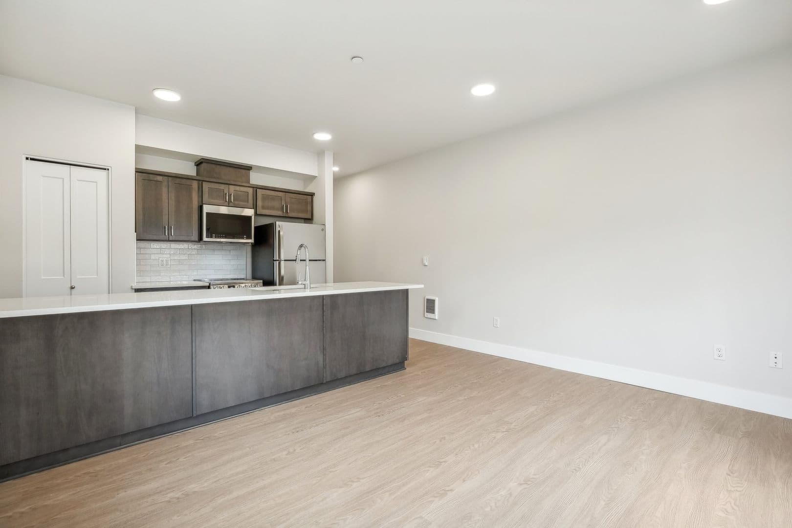 Portland Apartment: 4775 NE 107th Avenue