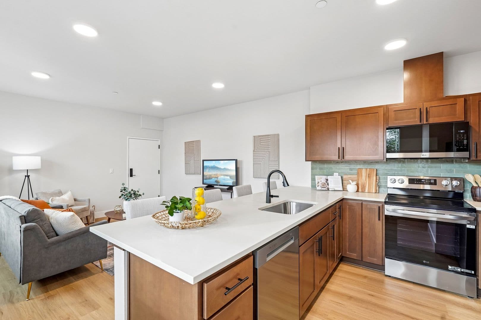 Portland Apartment: 4381 NE Prescott Street