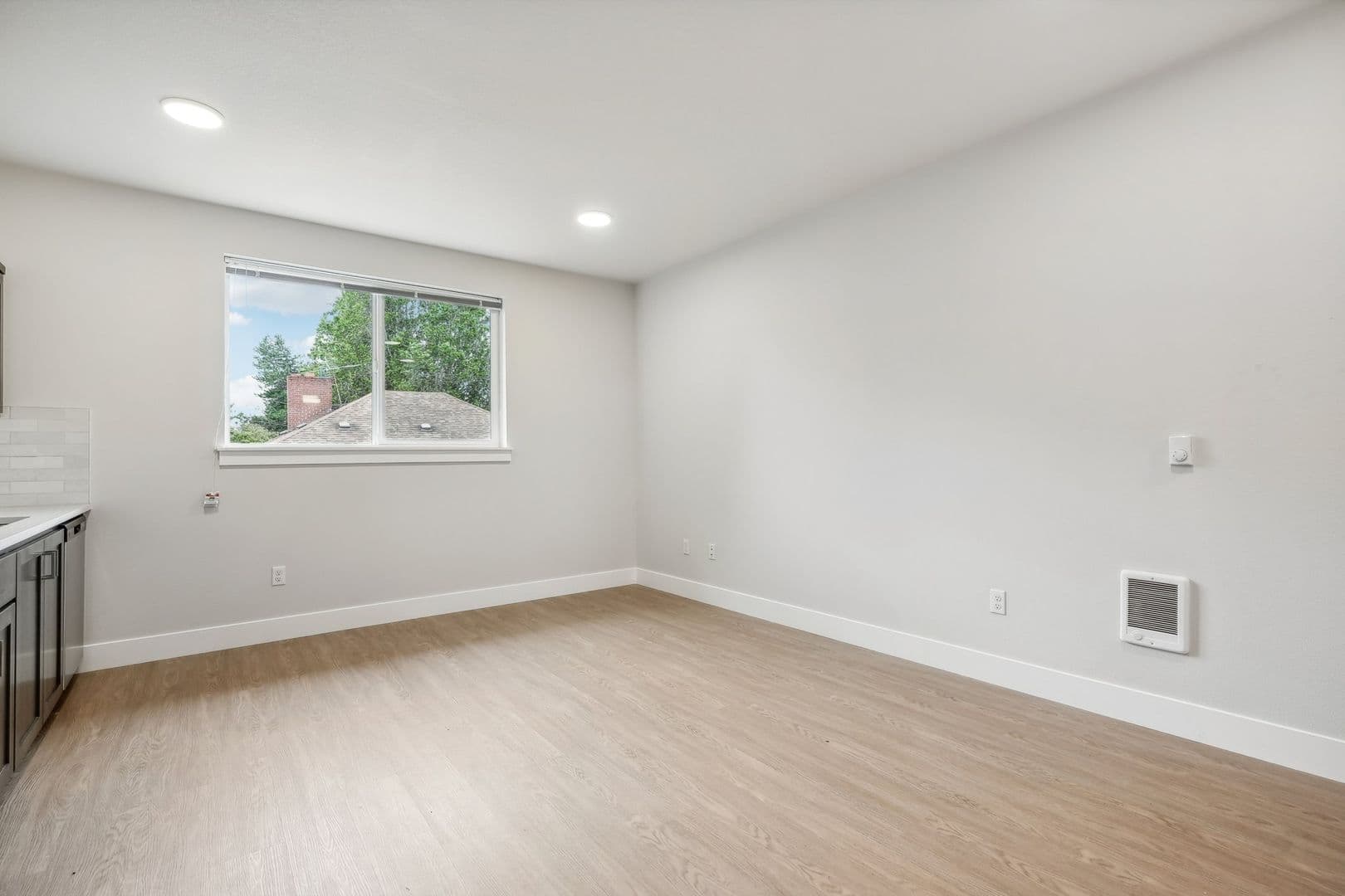 Portland Apartment: 4775 NE 107th Avenue