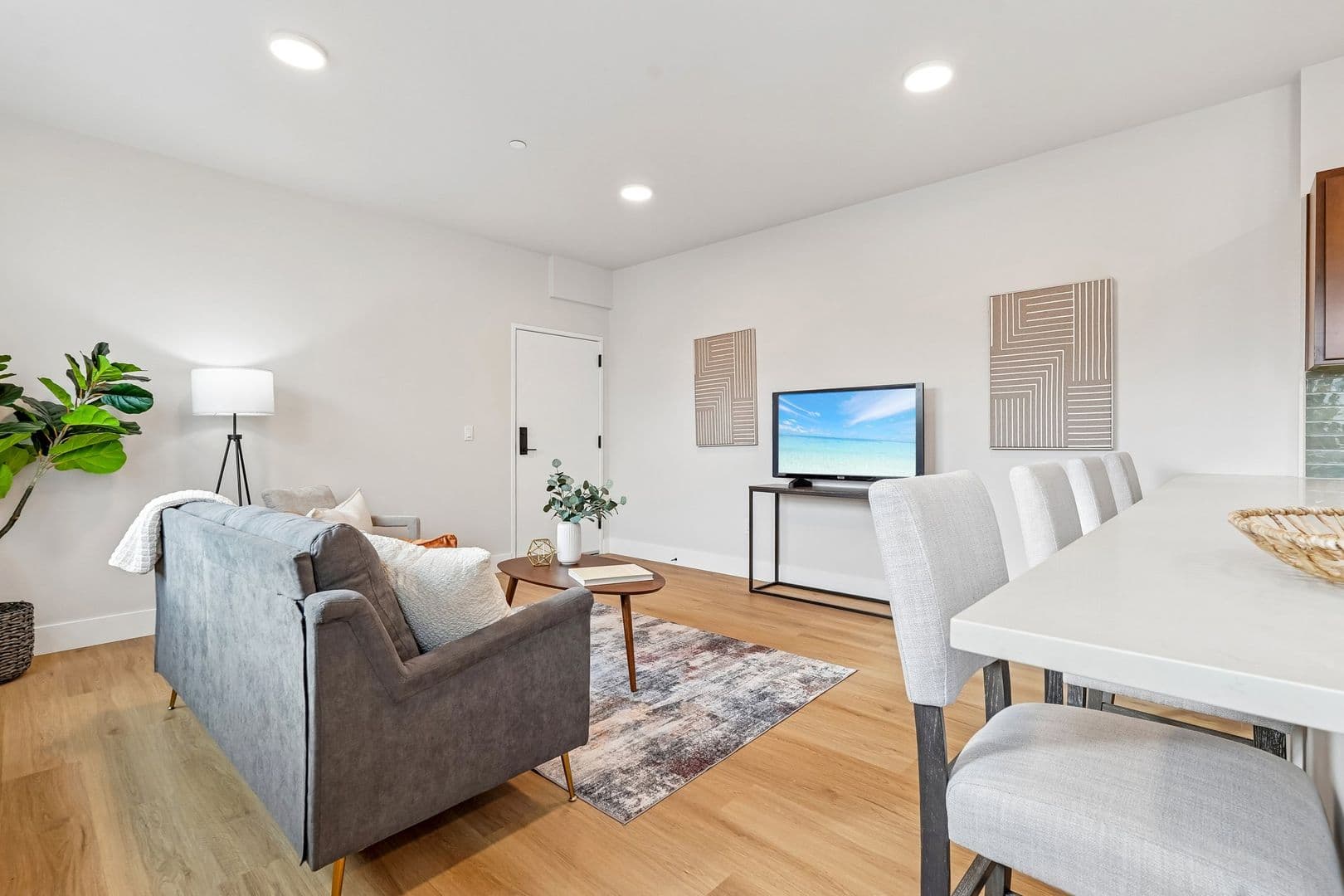 Portland Apartment: 4381 NE Prescott Street