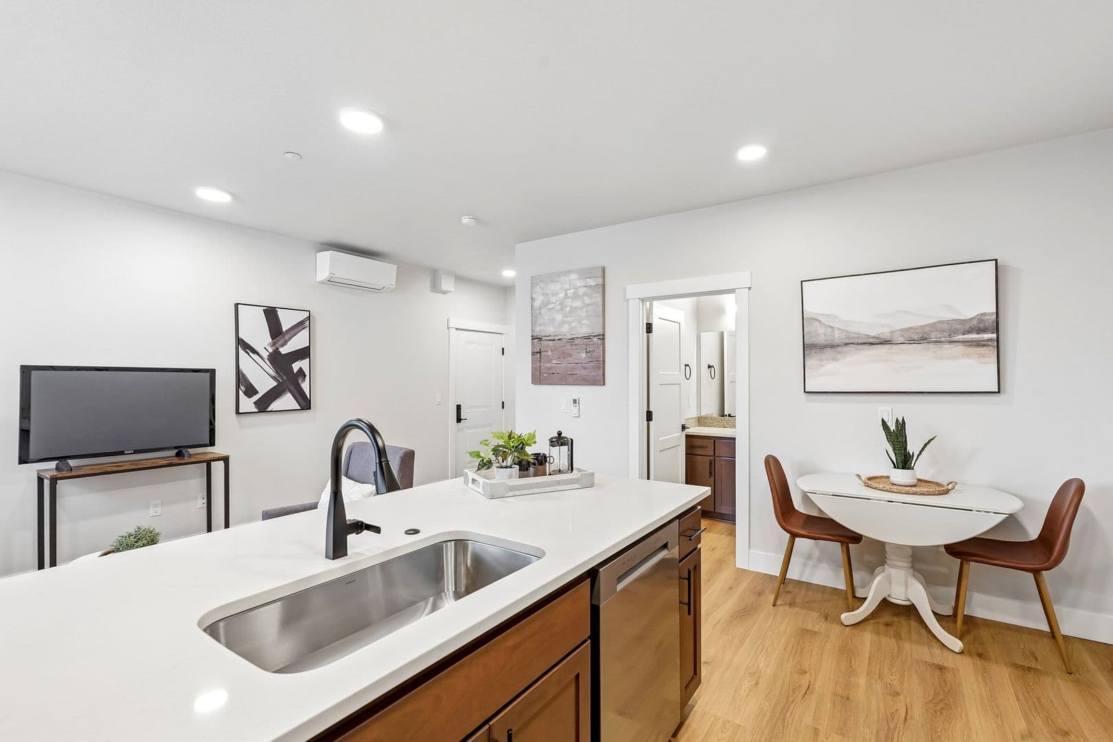 Portland Apartment: 4381 NE Prescott Street
