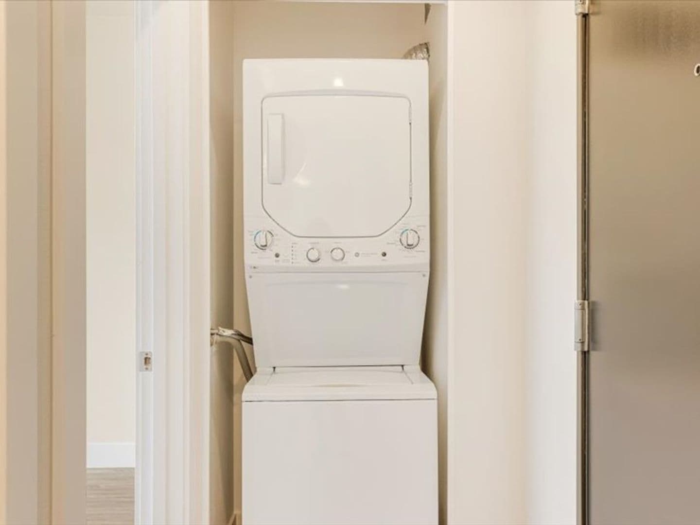 Portland Apartment: 4775 NE 107th Avenue