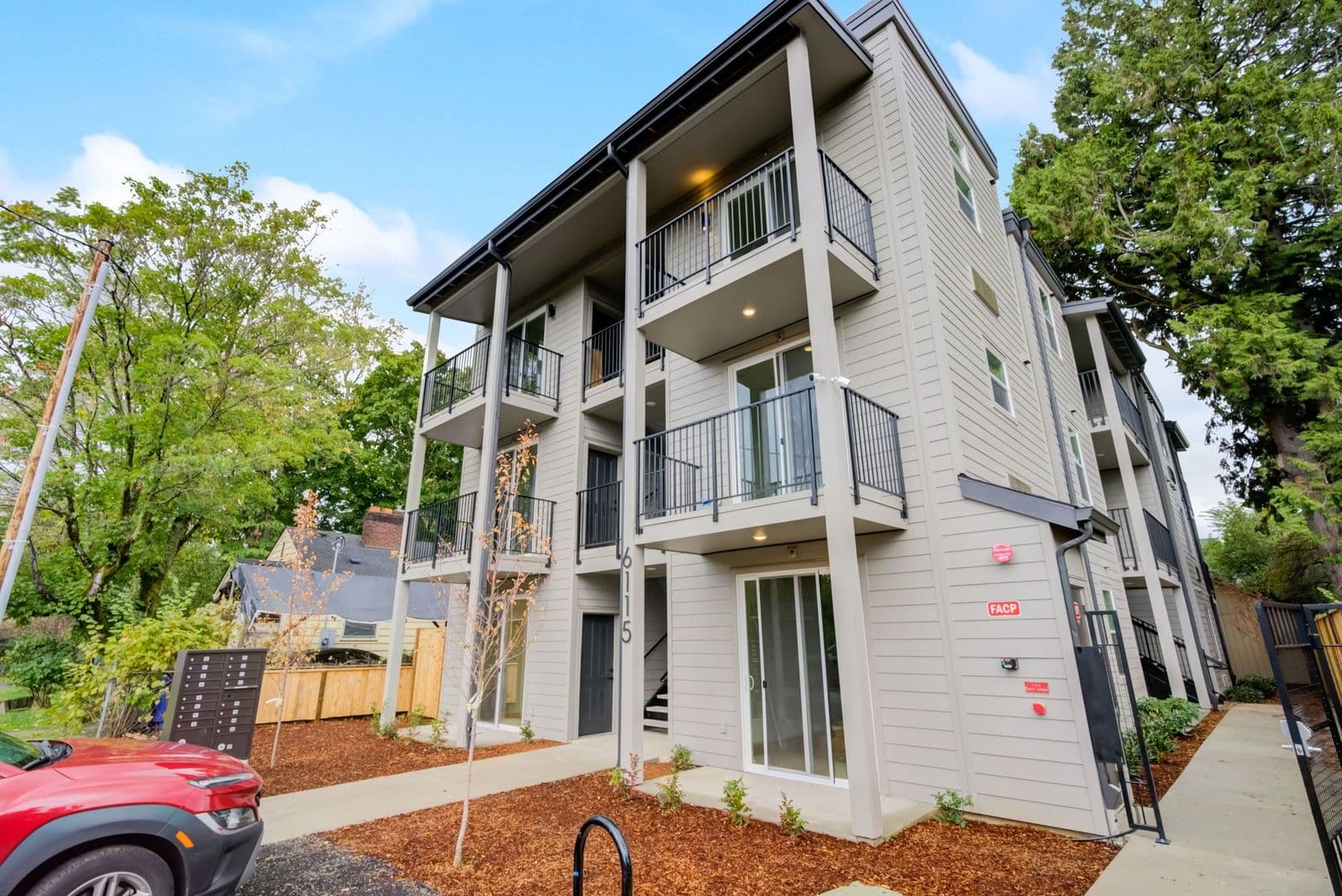 Portland Apartment: 6115 NE Multnomah St