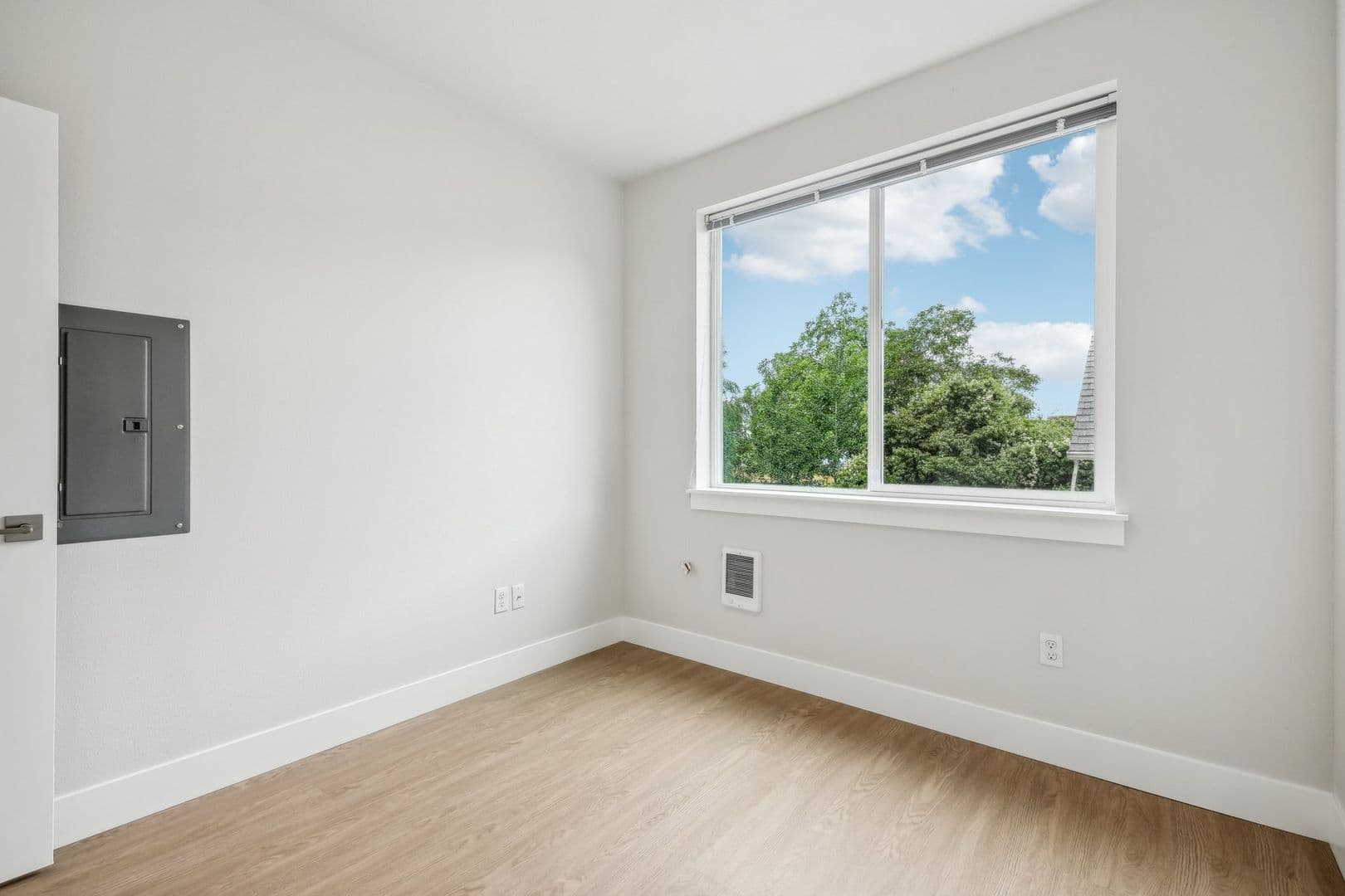 Portland Apartment: 4775 NE 107th Avenue
