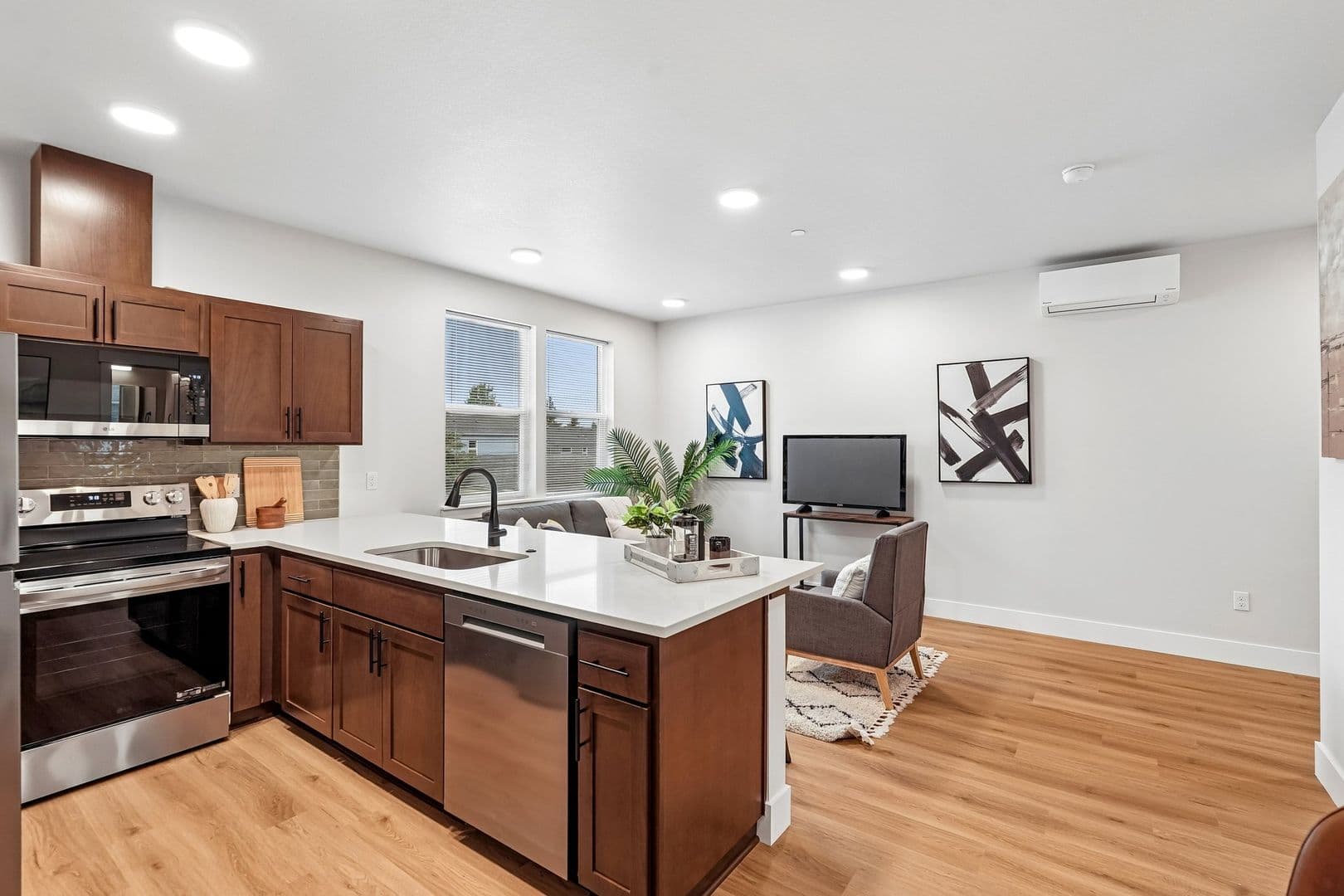 Portland Apartment: 4381 NE Prescott Street