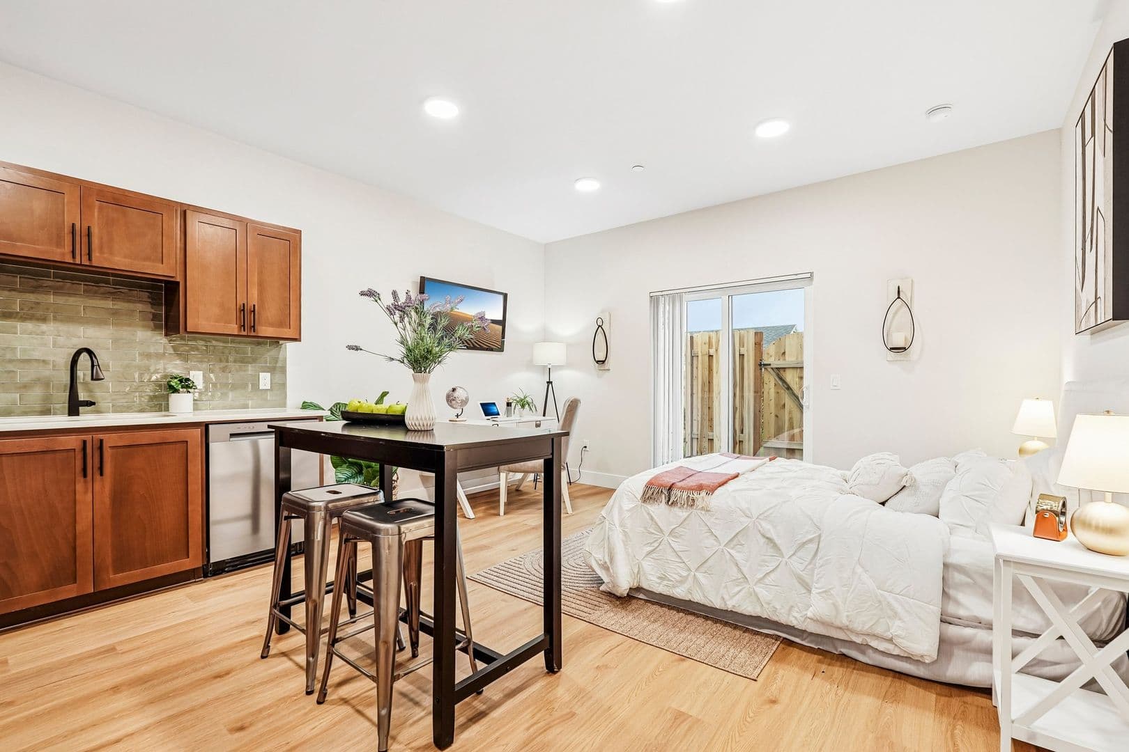 Portland Apartment: 4381 NE Prescott Street