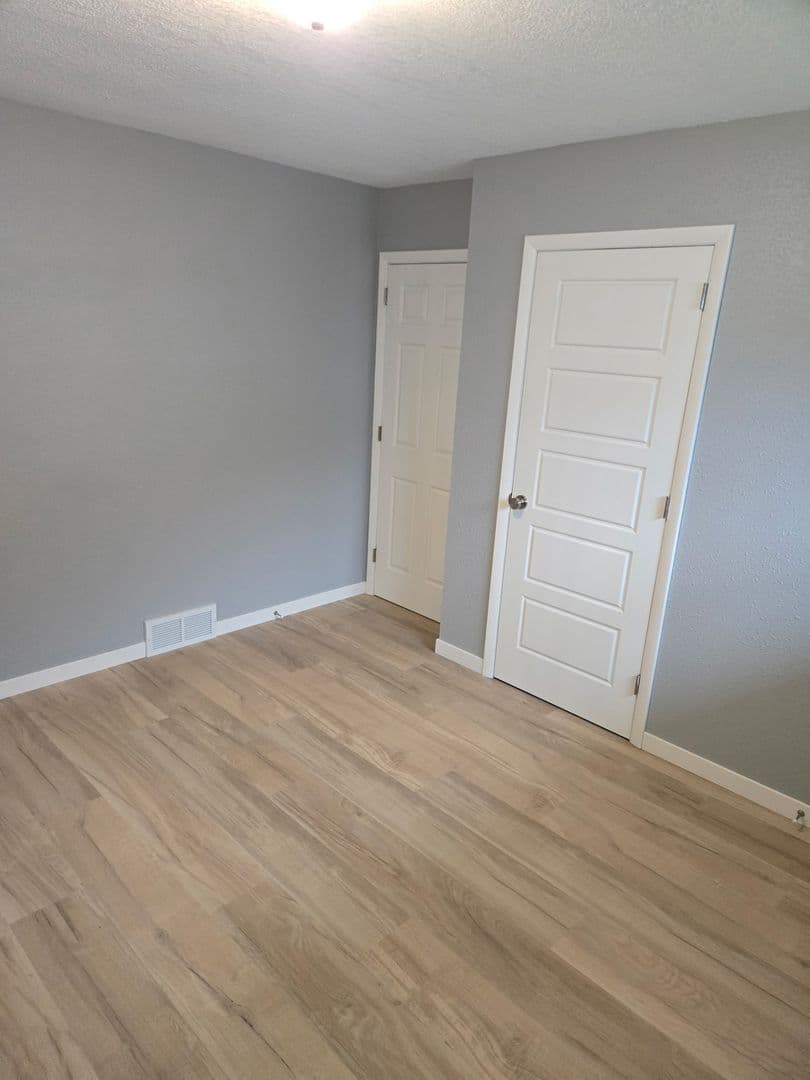 Waverly House: 305 11th St SW