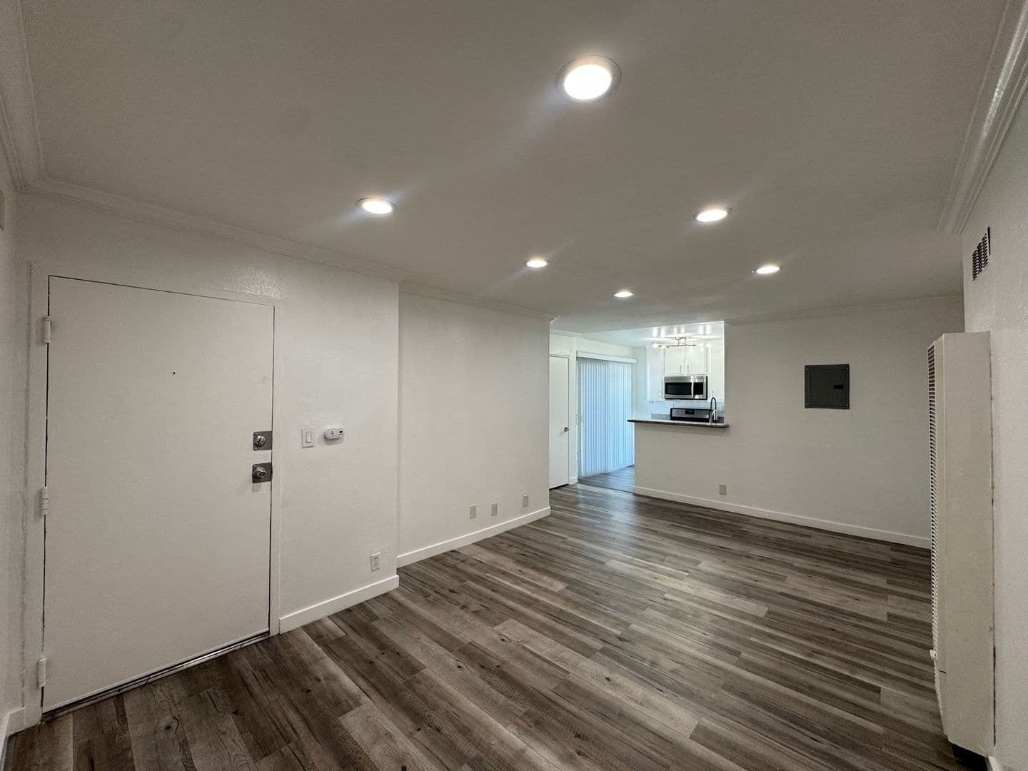 Long Beach Apartment: 924 Gaviota Avenue