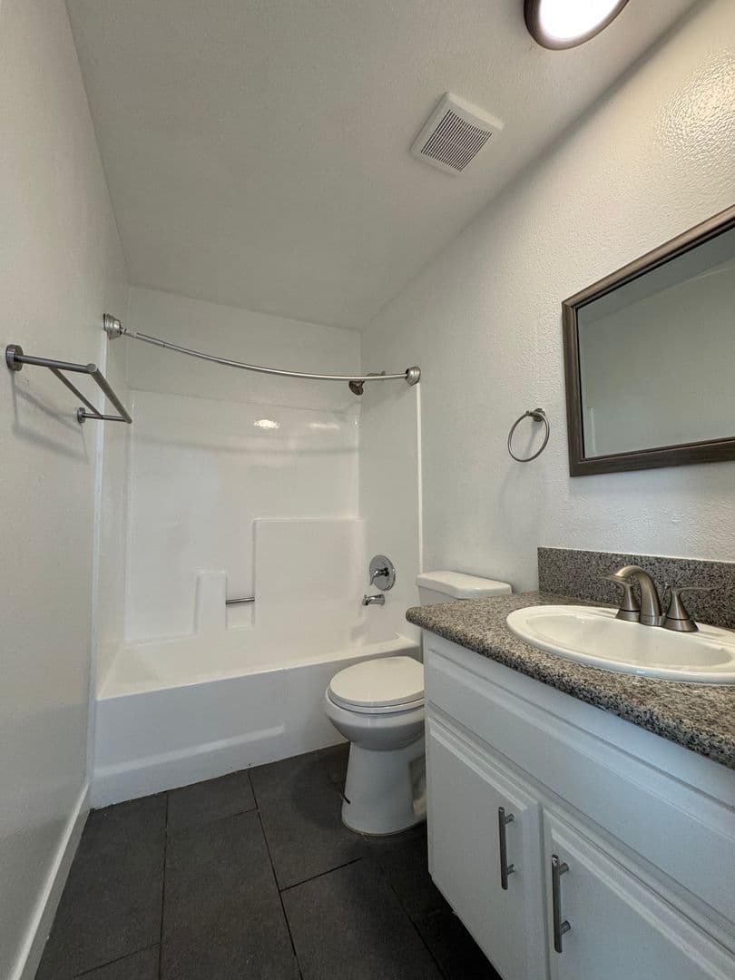 Long Beach Apartment: 924 Gaviota Avenue