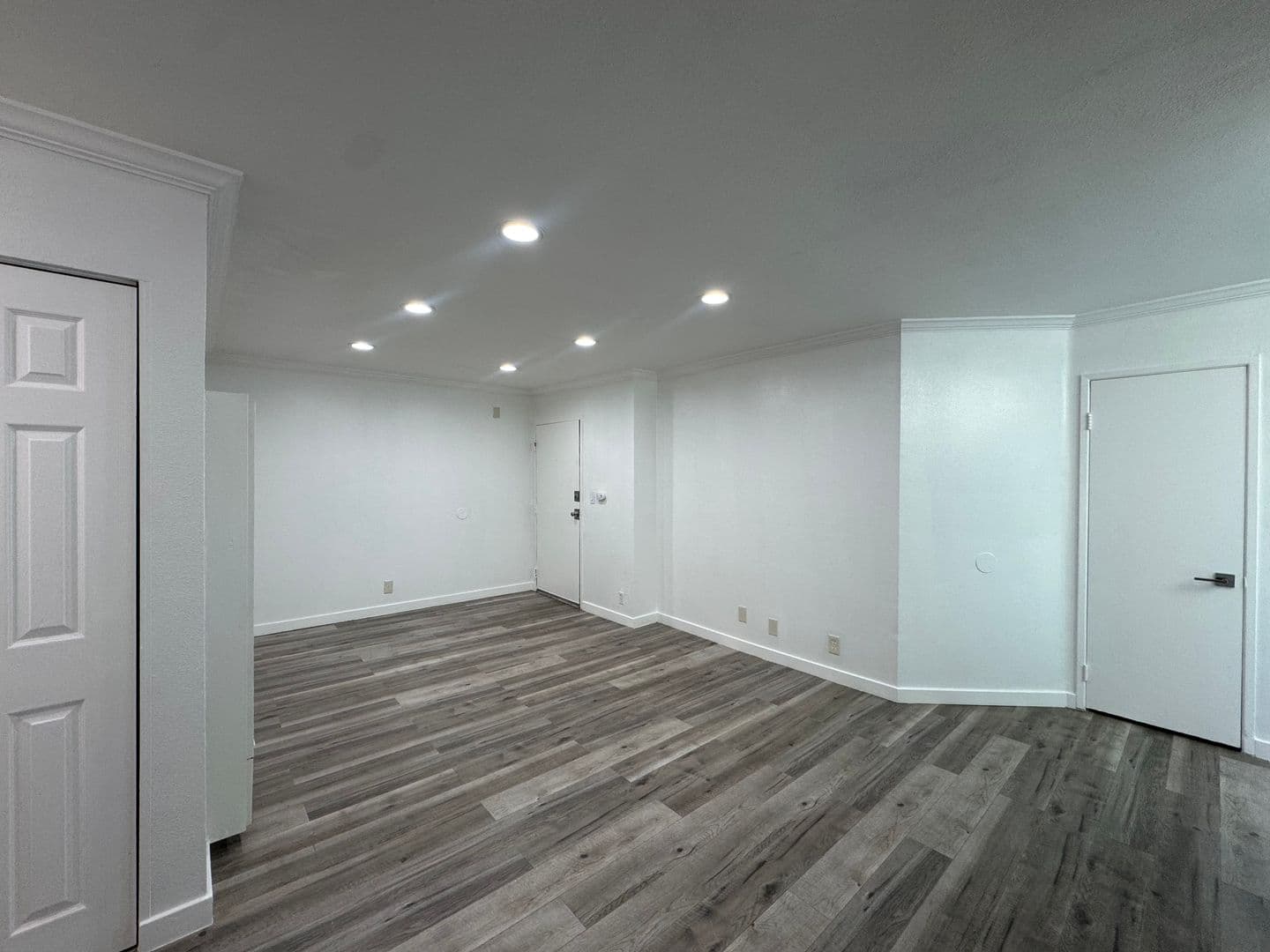 Long Beach Apartment: 924 Gaviota Avenue