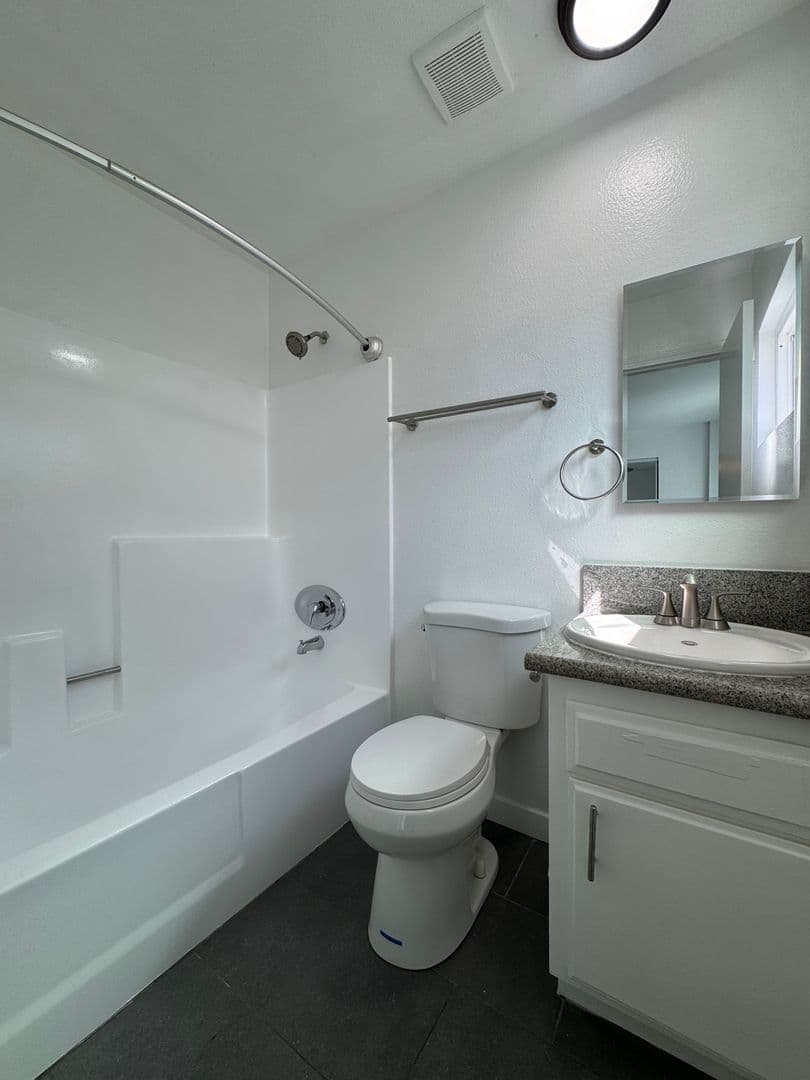 Long Beach Apartment: 924 Gaviota Avenue