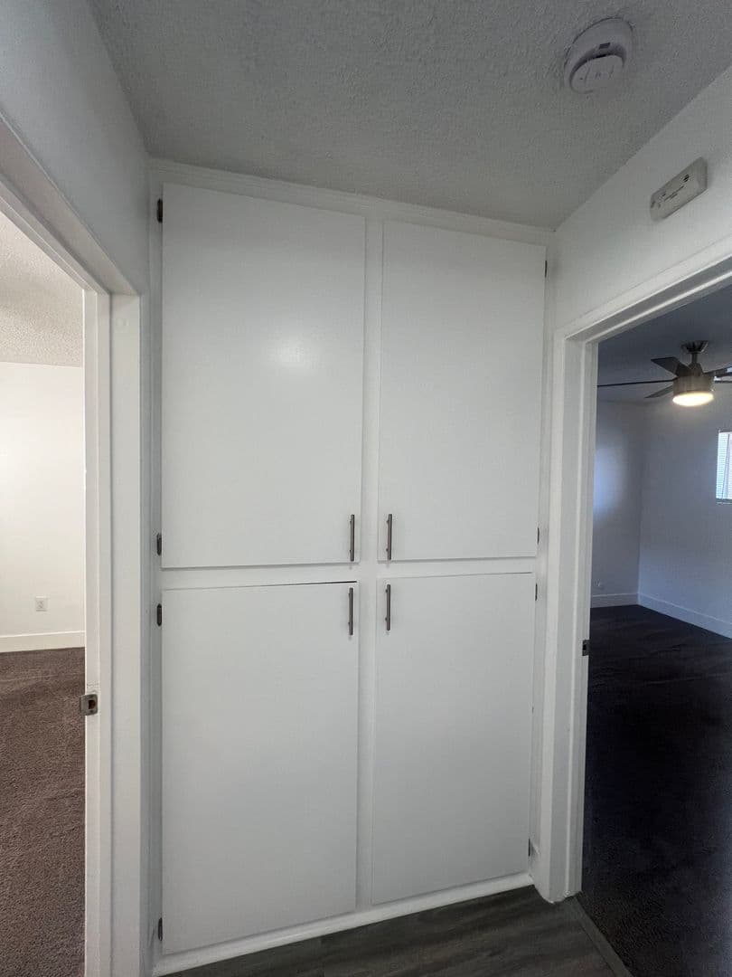 Hawthorne Apartment: 4021 W 137th Street