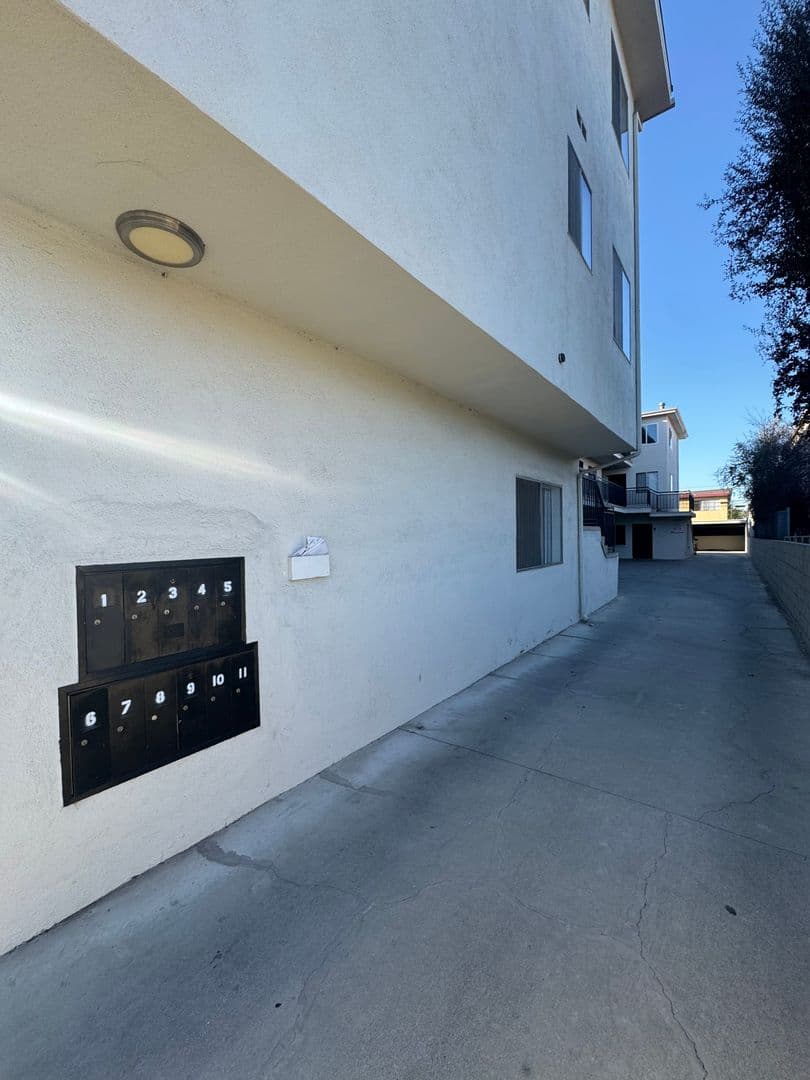 Hawthorne Apartment: 4369 West 132nd Street