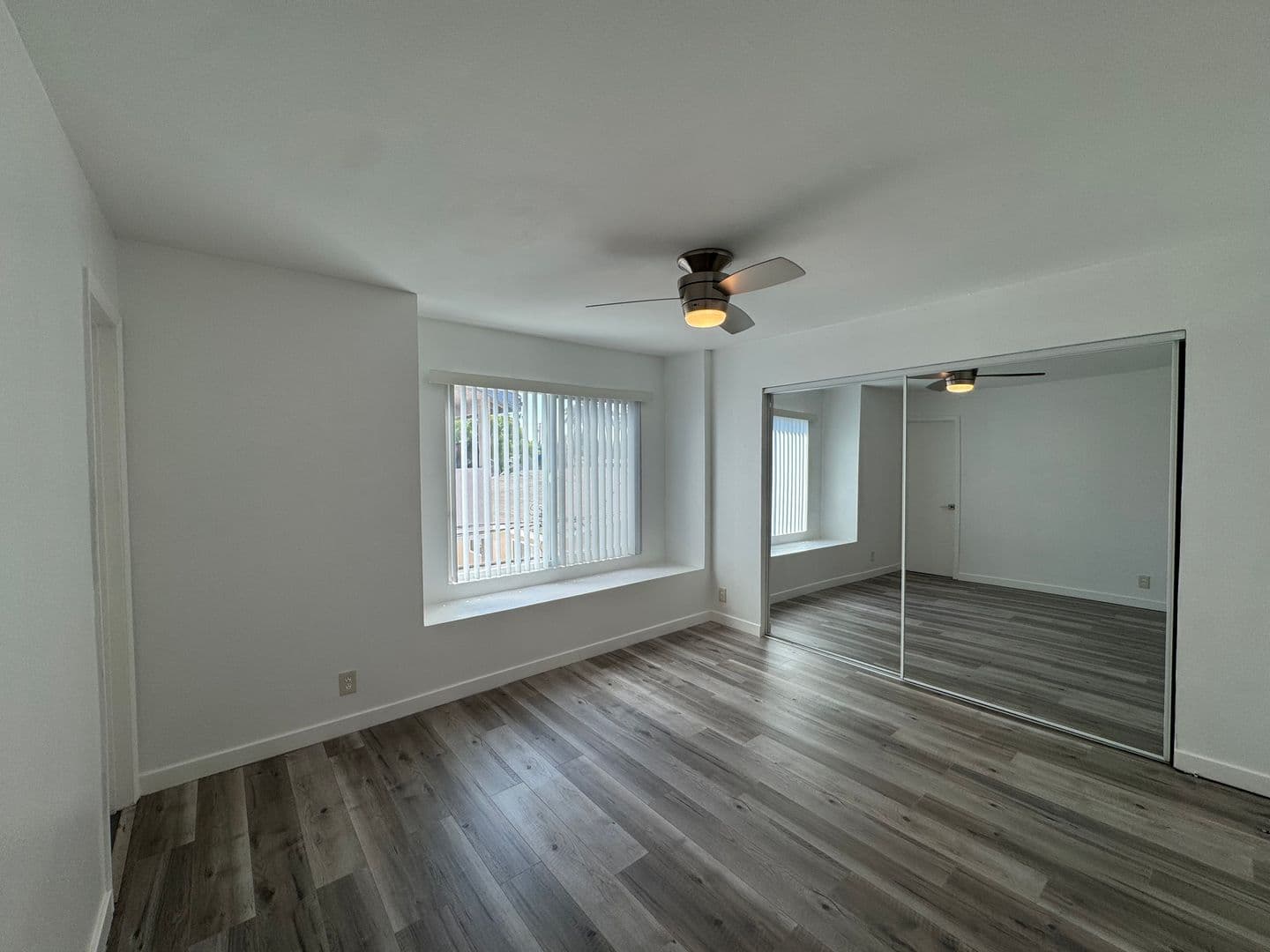 Long Beach Apartment: 924 Gaviota Avenue