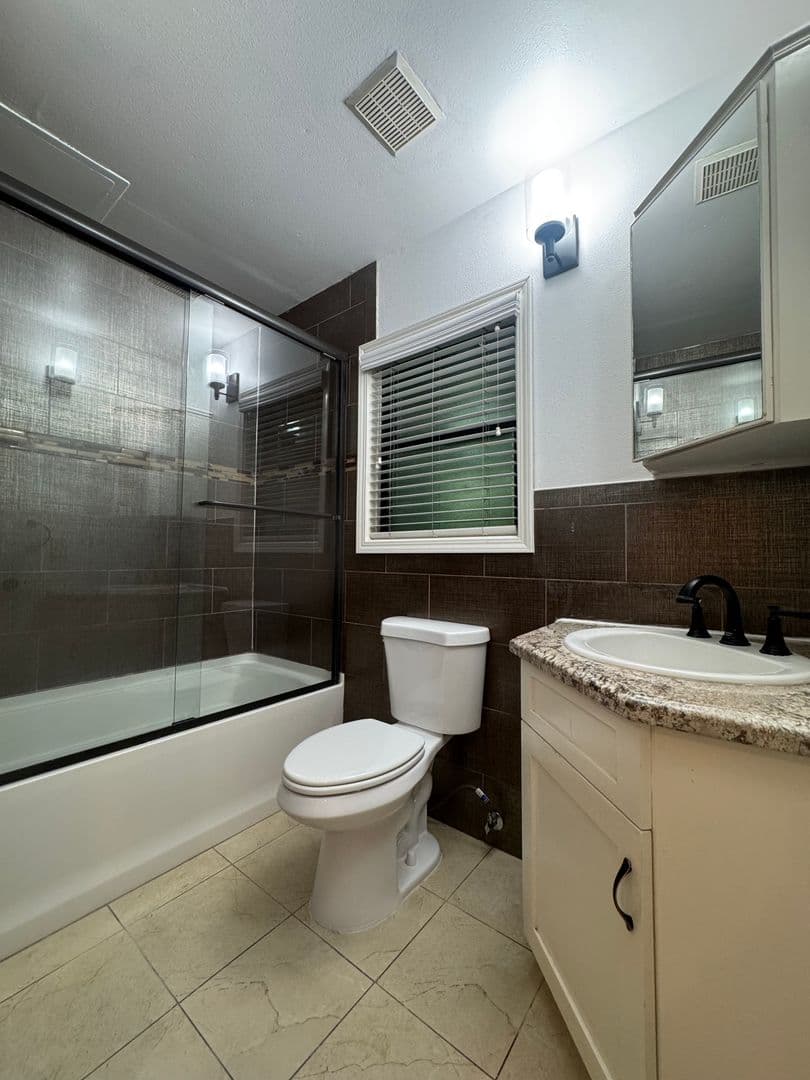 Hawthorne Apartment: 4175 West Broadway