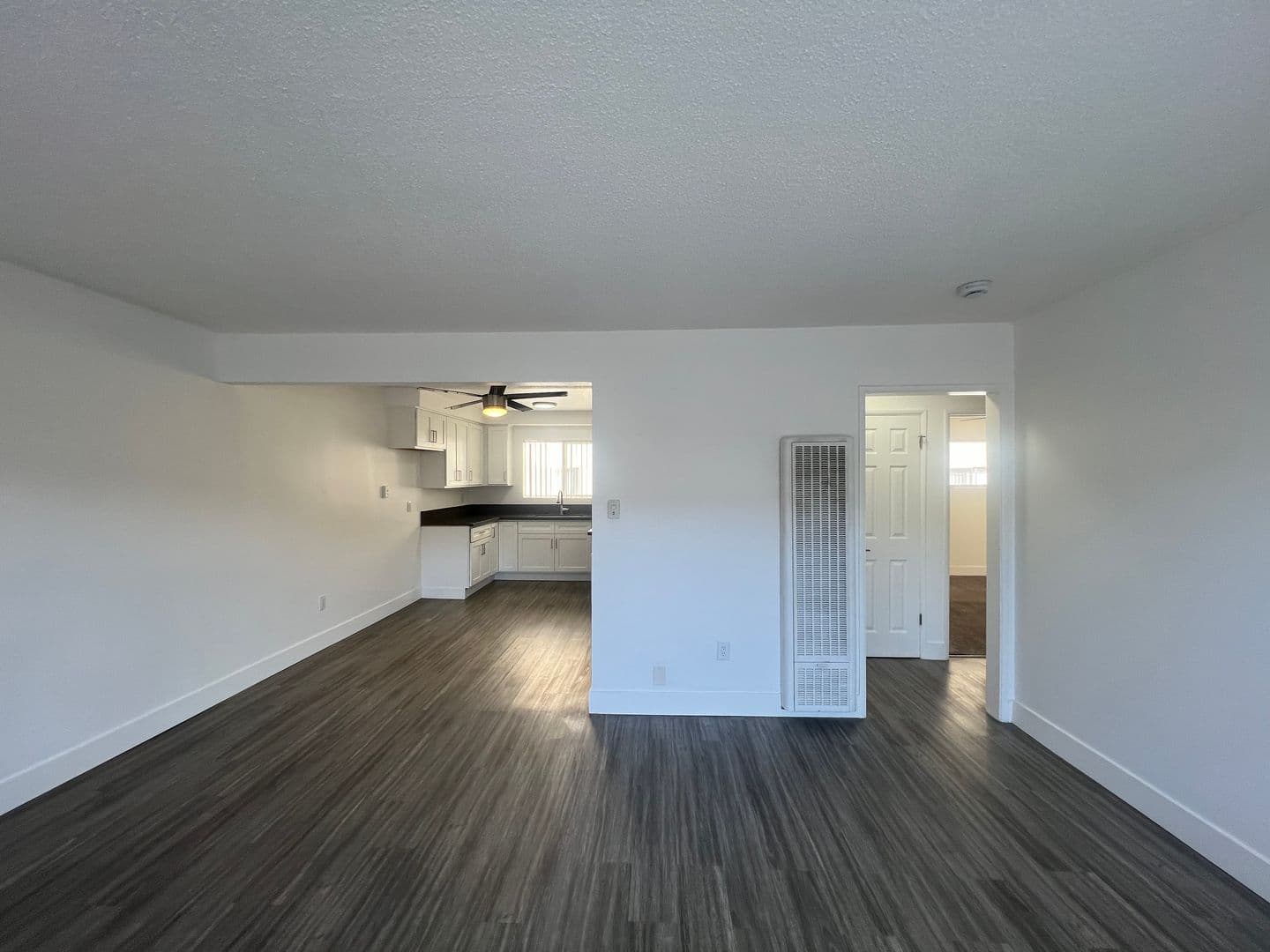 Hawthorne Apartment: 4021 W 137th Street