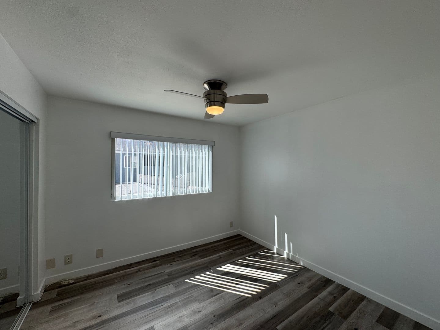 Long Beach Apartment: 924 Gaviota Avenue