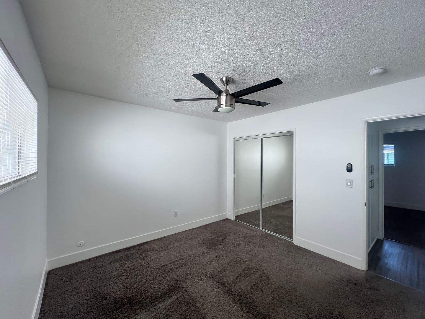 Hawthorne Apartment: 4021 W 137th Street