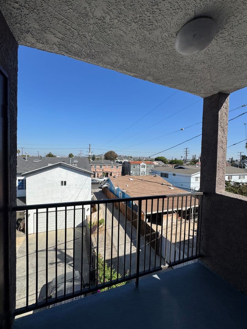 Long Beach Apartment: 924 Gaviota Avenue