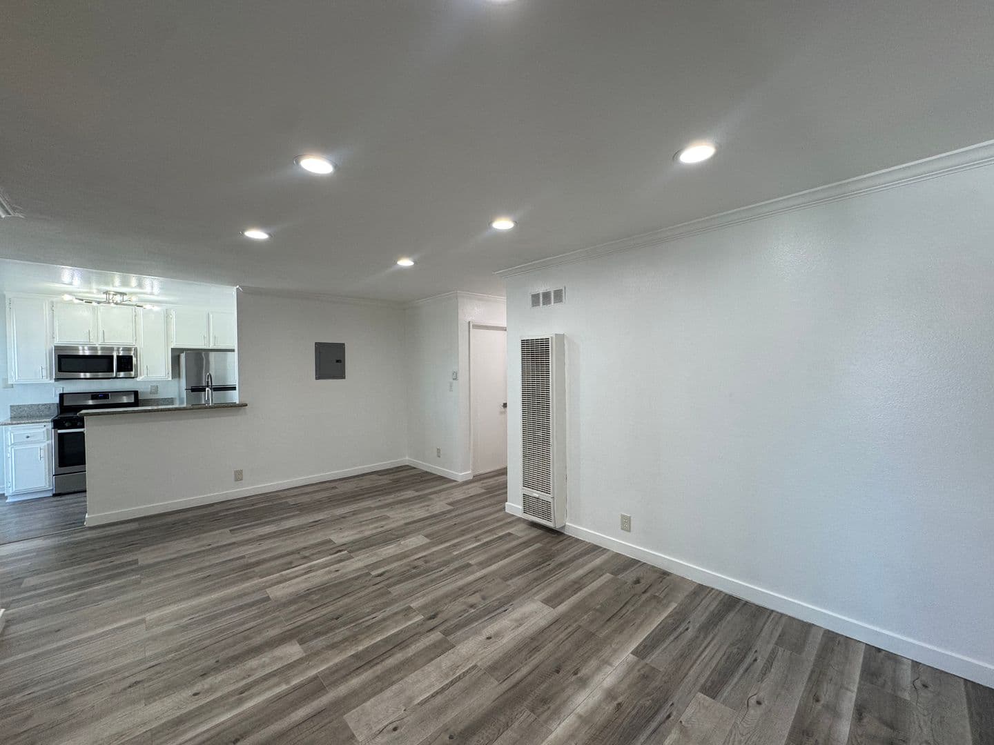 Long Beach Apartment: 924 Gaviota Avenue