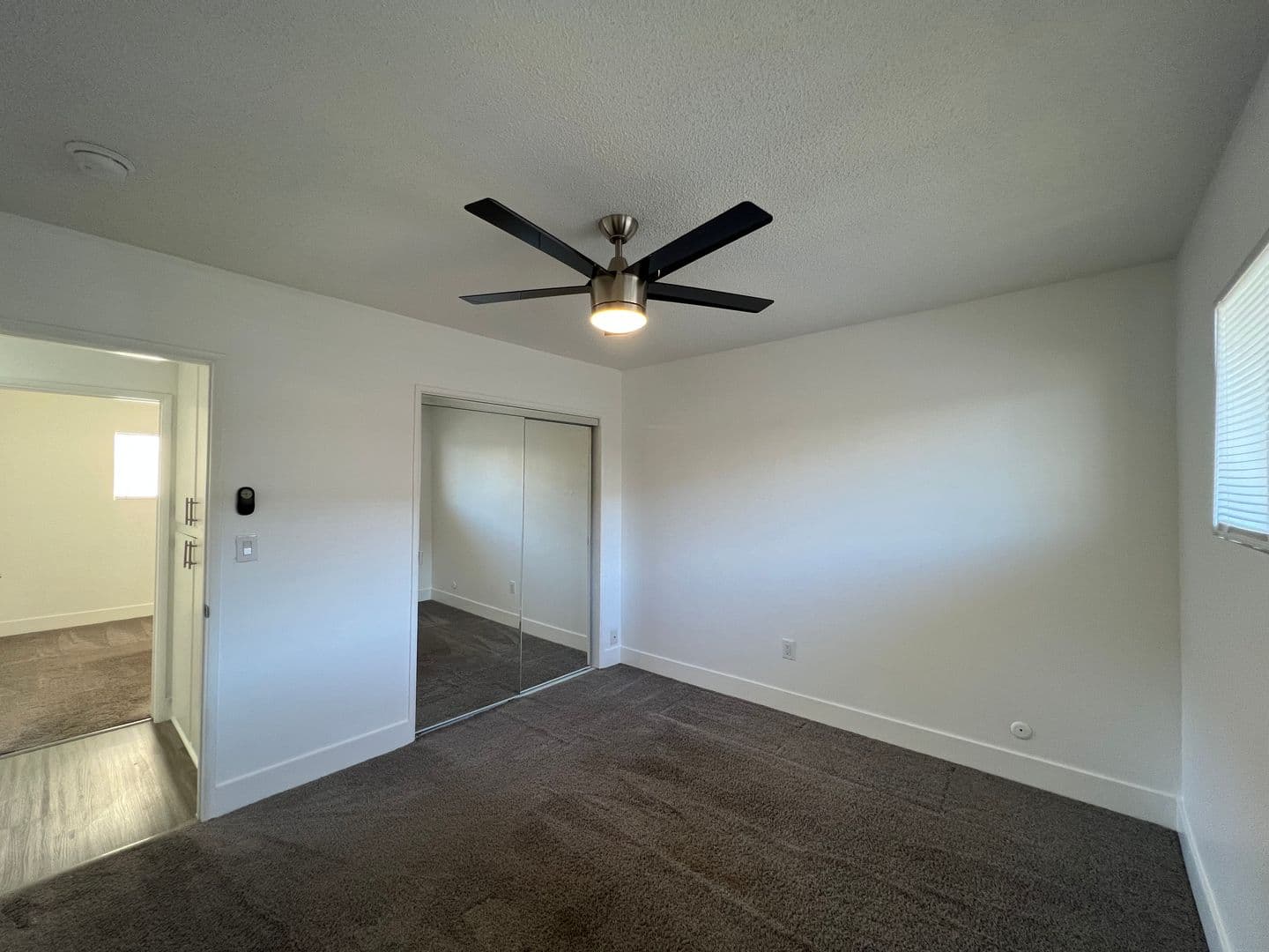 Hawthorne Apartment: 4021 W 137th Street