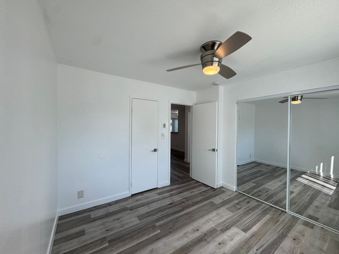 Long Beach Apartment: 924 Gaviota Avenue
