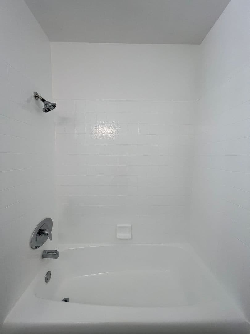 Hawthorne Apartment: 4021 W 137th Street