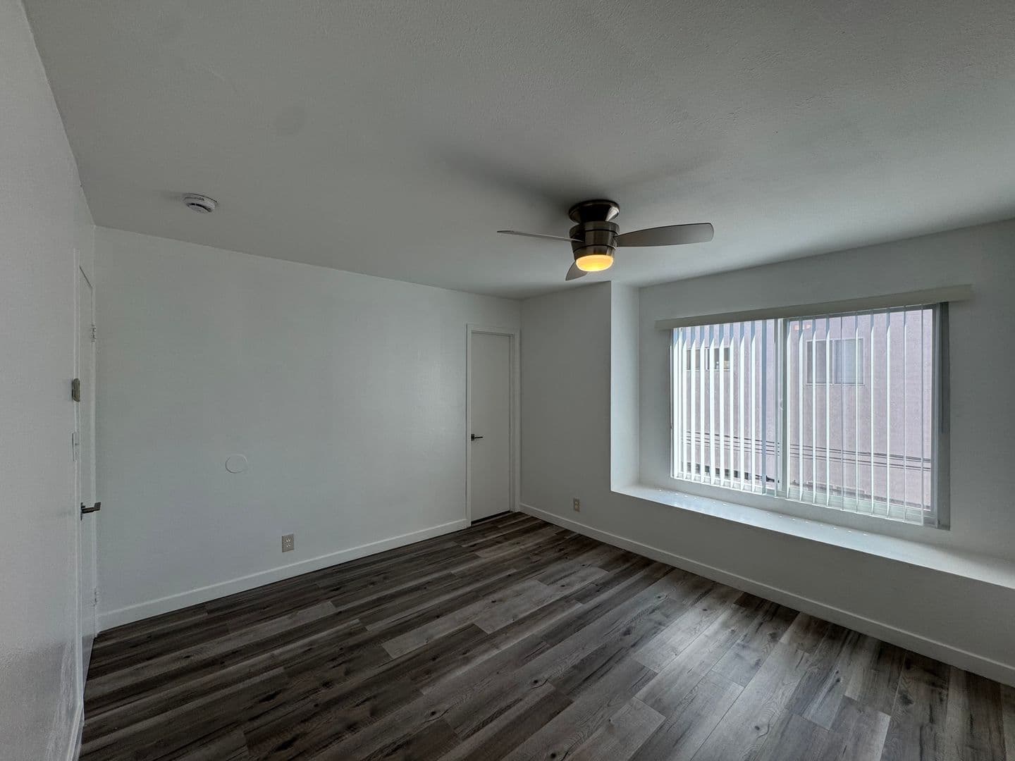Long Beach Apartment: 924 Gaviota Avenue