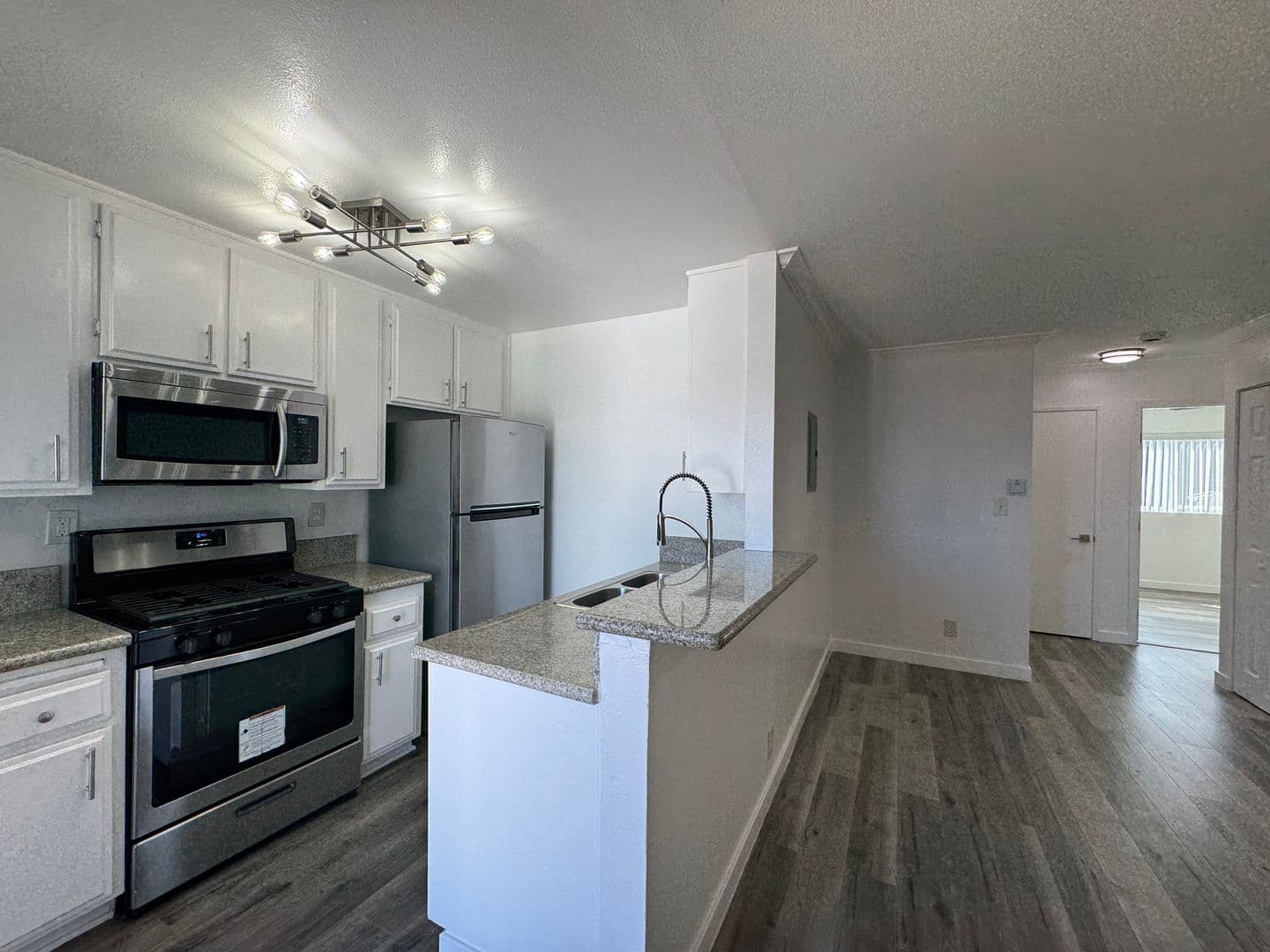 Long Beach Apartment: 924 Gaviota Avenue