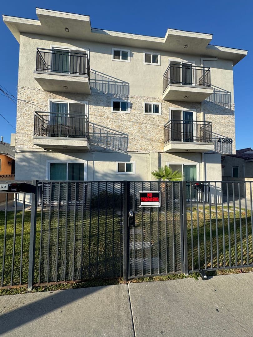 Hawthorne Apartment: 4369 West 132nd Street