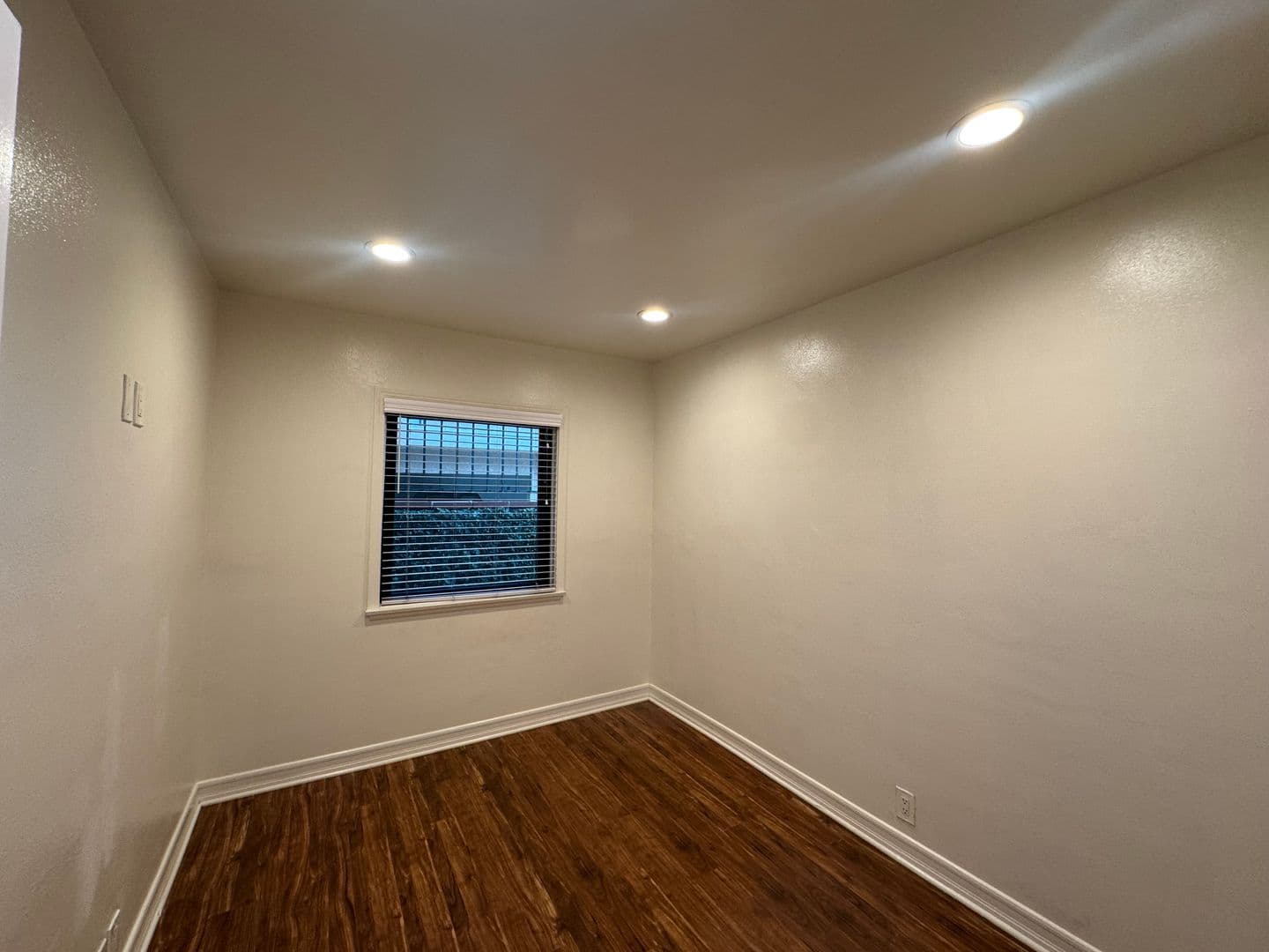 Hawthorne Apartment: 4175 West Broadway
