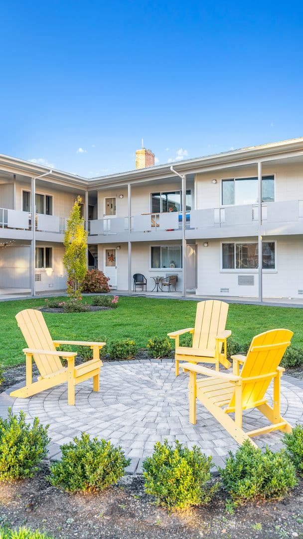 Cranston Apartment: 1690 Broad St