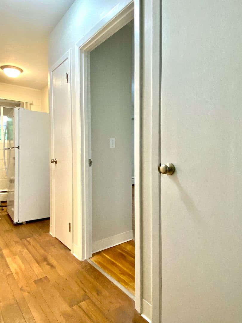 Cranston Apartment: 1690 Broad St