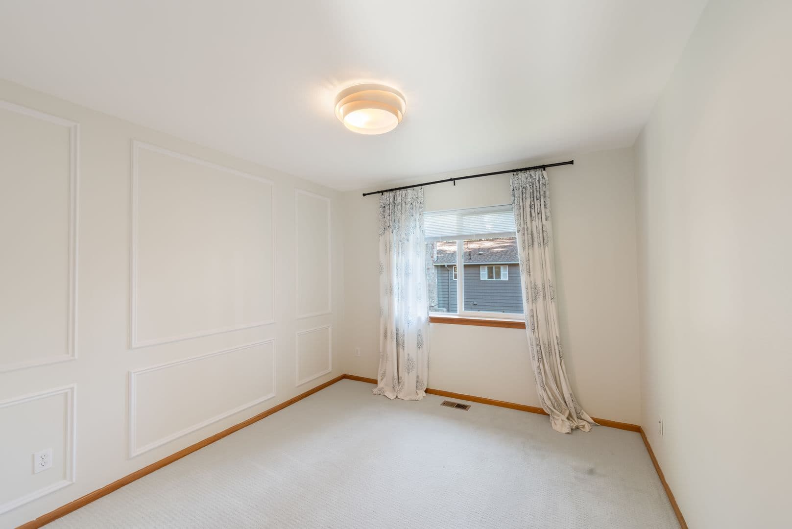 Lynnwood House: 14513 Meridian Pl W Lynnwood, WA 98087