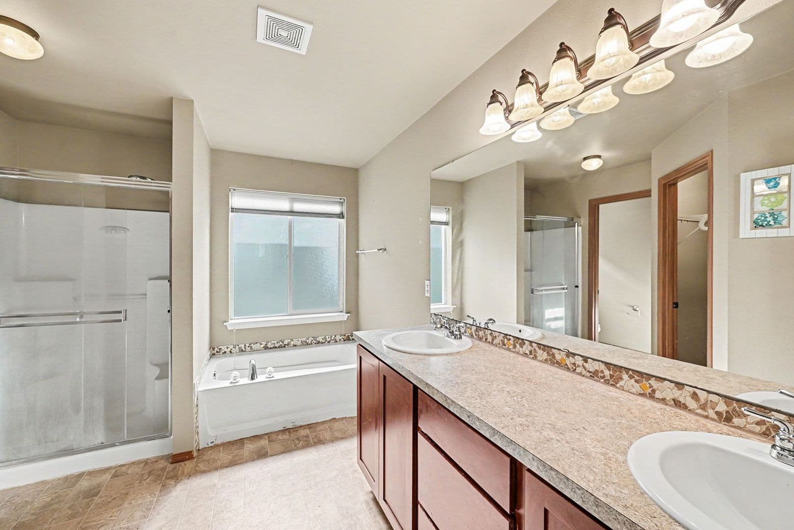 Puyallup House: 18710 116th Ave E