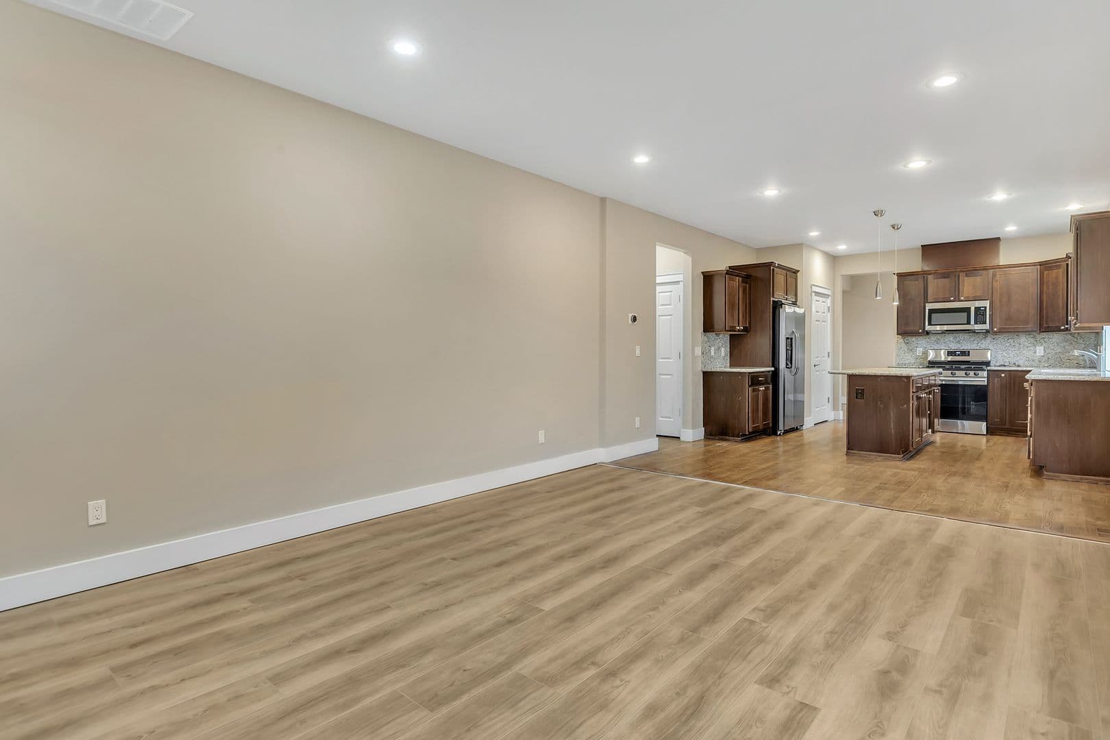 Kent House: 729 Prospect Ave N