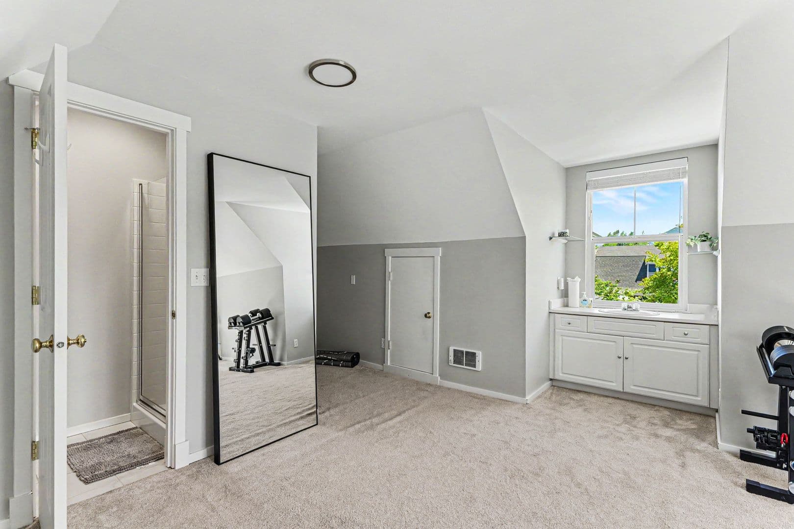 Snoqualmie House: 7521 Dogwood Ln SE