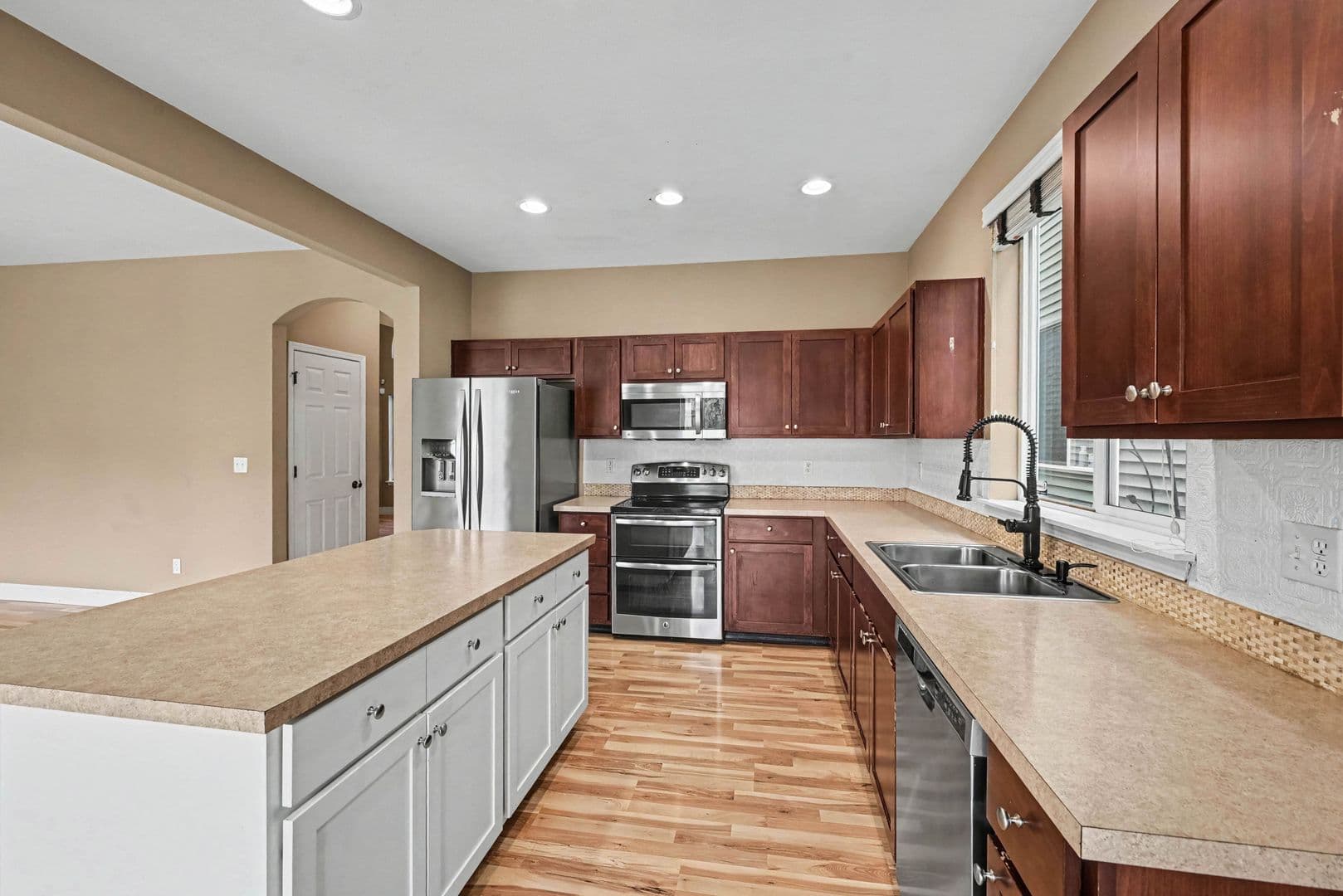 Puyallup House: 18710 116th Ave E