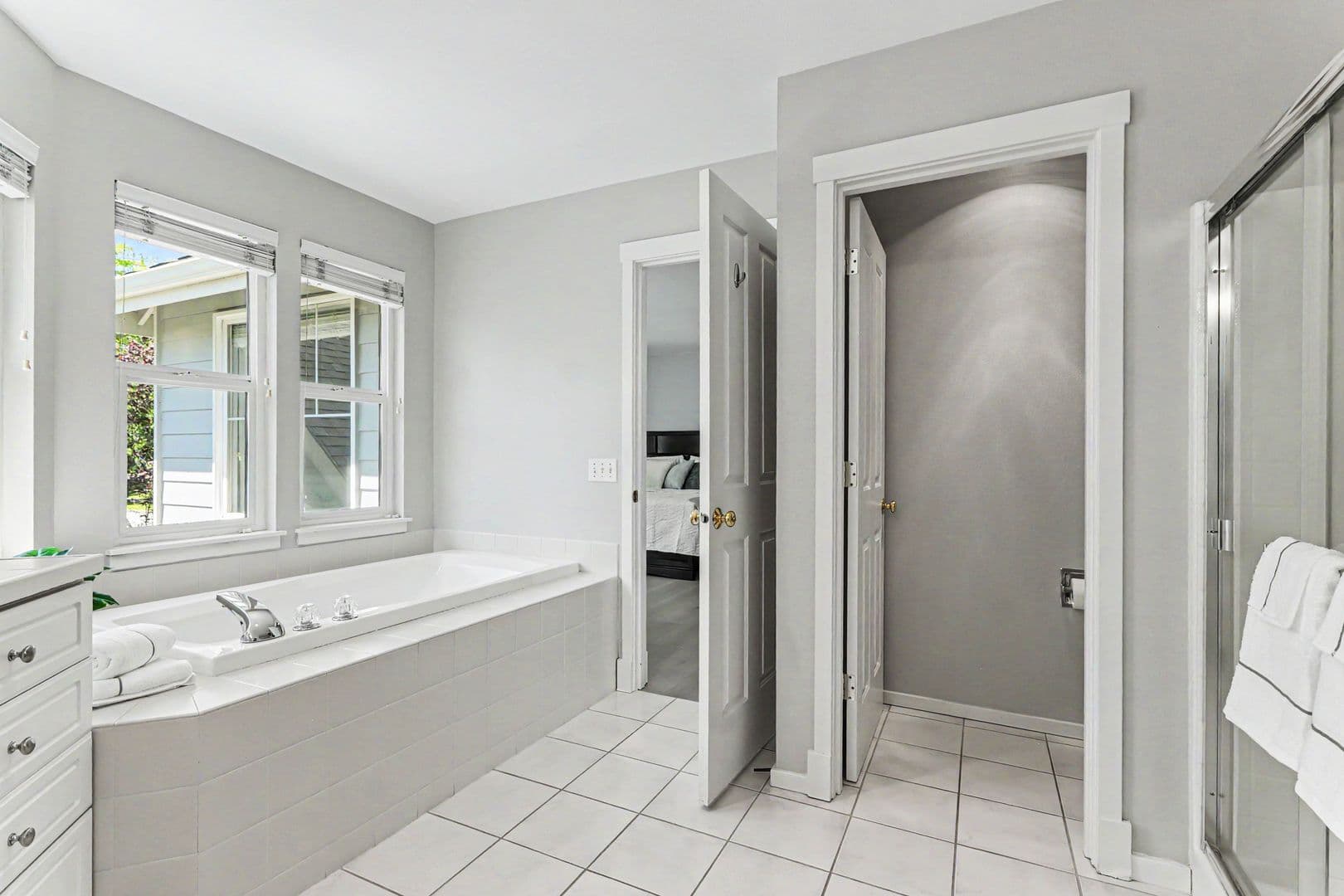 Snoqualmie House: 7521 Dogwood Ln SE
