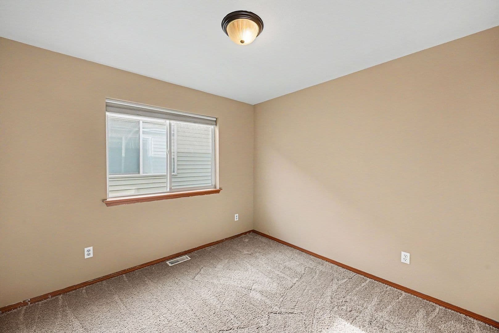 Puyallup House: 18710 116th Ave E